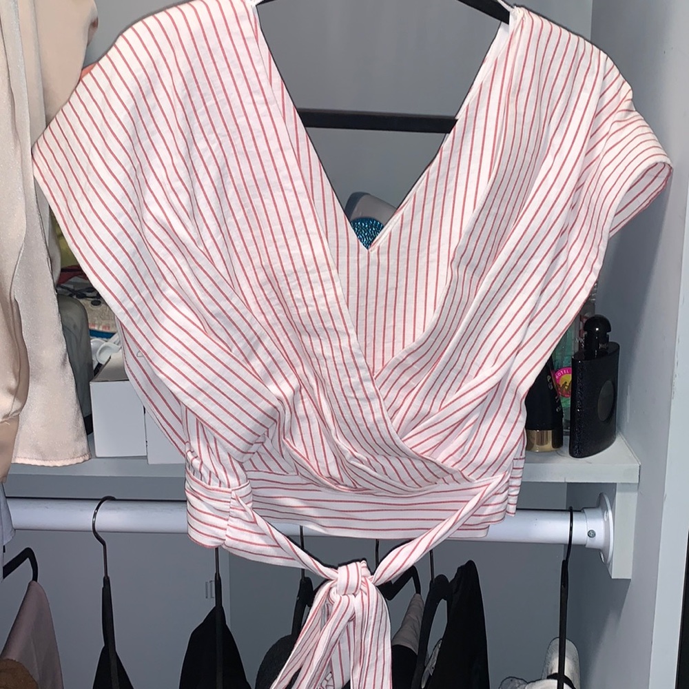 Red / stripped cropped top